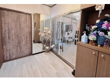 プライベートサロン ヴィヴィアン(Vivian)/広々としたエントランスでお出迎