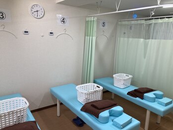 西葛西南口鍼灸整骨院/院内風景(ベッド寄り)