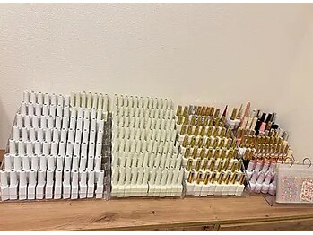 カワイイ チバ(Kawaii Chiba)の写真/爪に優しいパラジェルを使用し、短い爪の方もチップで長さ出しOK- 店内は明るく居心地の良い雰囲気♪