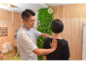 オフィスマツナガの肩こり腰痛回復センター/姿勢の変化をご確認ください