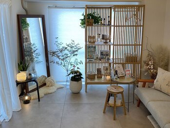 ここから。/落ち着いた待合ルーム