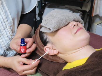 サトミン(Satomin)/【耳ケアセラピー】オイル塗布