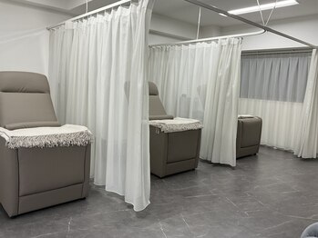 トップブロウ 梅田茶屋町(TOP BROW)の写真/【"他の人を気にしない"個室での施術】まつげサロンが久しぶりの方も初めての方も安心してお越しください♪