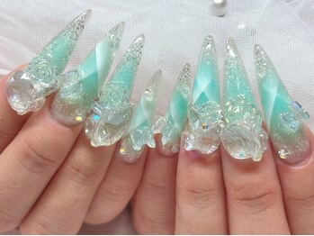 ネイルサロンラグジュアリー 梅田店(LUXURY)の写真/[梅田HEPすぐ]選べるカラー800種類&パーツ1000種以上♪【アート10本乗せ放題¥6900】最旬ネイルも多数登場！