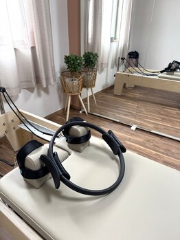 リブルーム(Rebloom)の写真/オーダーメイドのマシンピラティス◎完全個室なので人目を気にせずパーソナルレッスンが受けられます☆