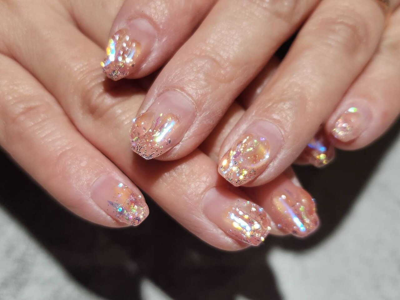 2025年-2026年冬トレンド】ゴージャス ラメグラデーションのネイル