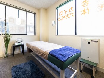 カイロプラクティック 美容整体院 アクアバランス大阪/施術室2面窓換気しています#整体