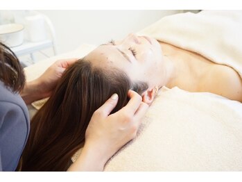 エイティ(Atey)/【伊勢崎】ヘッドスパ施術の様子