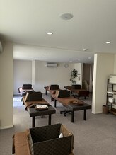 ほぐし人 西 大宮店/店内1 マッサージベッドエリア