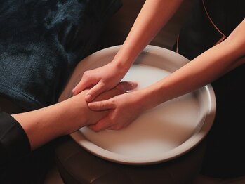 オム 梅田店(HOMME)の写真/【身体の不調やお悩みのご相談も◎】包み込まれる安心感と、心地良さのあるリクライニングベッドを完備★