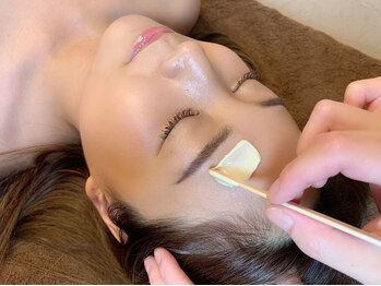 オッティ 岐阜店(Oti)の写真/WAX脱毛で顔全体の細かな産毛&角質ケア!肌トーンアップ&お化粧ノリ抜群☆初めての方にもおススメ◎
