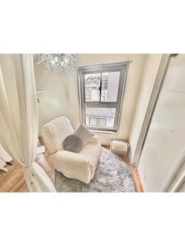 ネイル・アイメニューの同時施術が可能