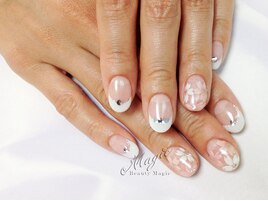 定番白フレンチ＆さくらネイル
