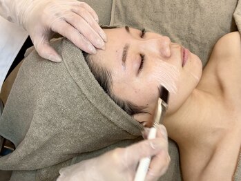 クレスト(CLEST.)の写真/ダウンタイムなし【毛穴レス肌】ハリツヤもUP♪理想のお肌へ♪人気のピーリング4種類をご用意！