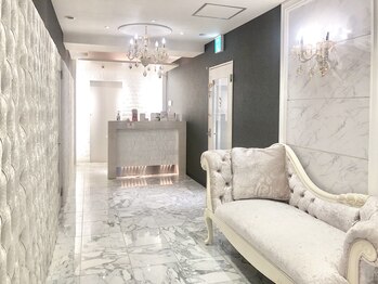 エヴァーグレース 川崎店/黒を基調とした美しい空間です♪