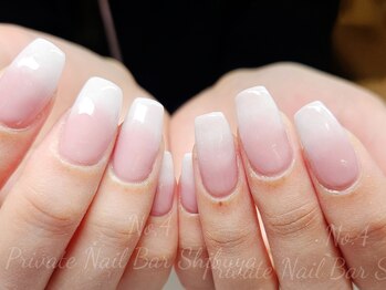 ナンバーヨン シブヤ(No.4 Shibuya)/ホワイトグラデーションネイル