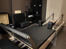 サステナブル ビューティーアカデミー(Sustainable Beauty Academy by mai beauty)の雰囲気（マシンピラティスの定番リフォーマーで体幹を鍛えましょう！）