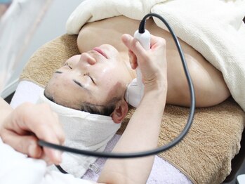 メナードフェイシャルサロン 大曽根店/首・肩のコリまでほぐします