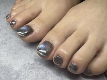 チャイ 大阪上本町店(chai)の写真/お仕事上派手なネイルが出来ない方も足元からお洒落に♪ワンカラーからアートまでメニューを多数ご用意◇