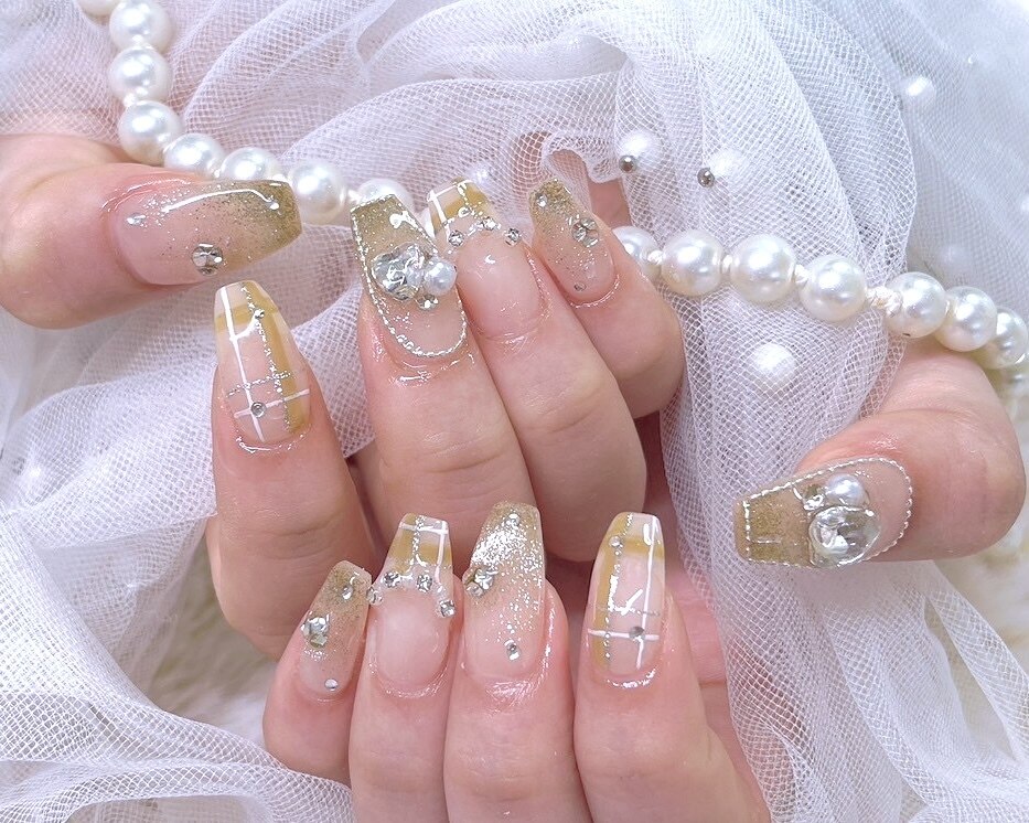 2025年-2026年冬トレンド】イニシャルのネイルデザイン集｜人気順｜3