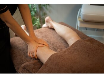 ホネツギ 柏駅西口接骨院(HONETSUGI)の写真/日々のむくみ・座りっぱなしで足の疲れ解消!腰痛の原因にも◎心地よい施術でスッキリ☆