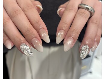 ネイル アバンス 西梅田店(Nail AVANCE.)の写真/季節に合った色味からトレンドのデザインまで幅広くご提案♪
イベントに合わせた特別ネイルも◎
