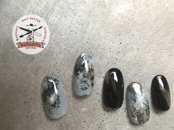 ネイルスミス(Nailsmith)/グレーとミラーのスポンジアート
