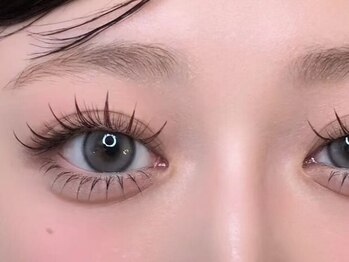 愛 ラッシュ アウラ(AURA)/ワンホンマツエク