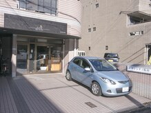 店舗の外観＆駐車場です。