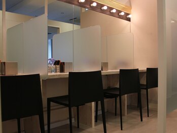 シーズ ラボ三宮店/ メイクルーム完備!