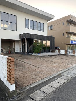 トラット エステアンドアイズ(tratto)/【tratto】