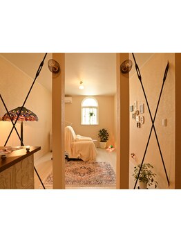 ゆったり空間で施術が受けられるサロン