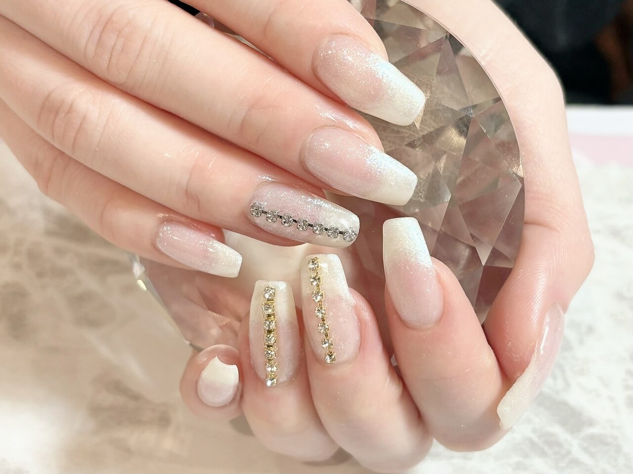 2025年-2026年冬トレンド】ホワイト ワンカラーのネイルデザイン集