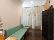 基本的にマンツーマン施術ですが待合室もご用意しております♪