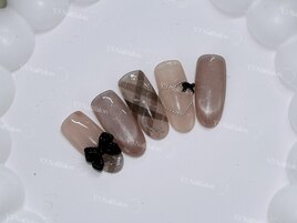 ゴージャスな定額ネイル¥8,500