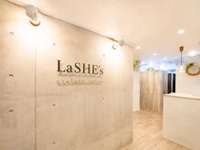 ラシーズ 難波店(La SHE's)の雰囲気（落ち着いたオシャレな店内♪メイク直しも出来ます☆）
