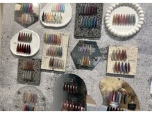 エンヴィネイルズ 豊橋店(envy nails)の雰囲気(カラー豊富です!分かりやすくディスプレイしています♪)