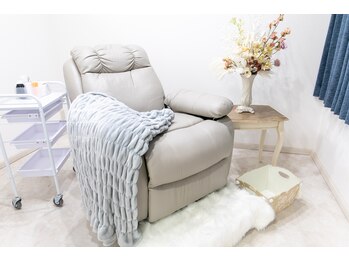 アンジュ(ANGE)の写真/全席半個室☆ふかふかのリクライニングチェアと清潔感のある落ち着いた雰囲気で周りを気にせずリラックス♪