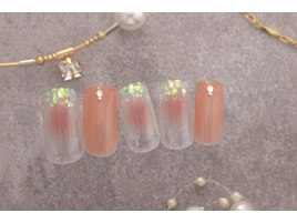 5600円　チーク　クリアネイル