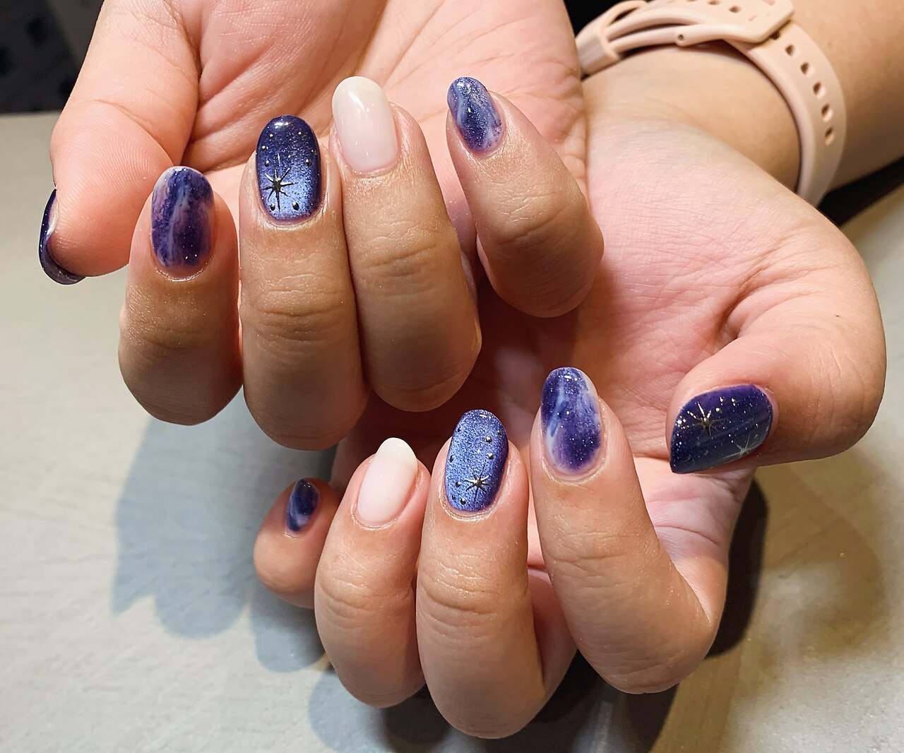 2025年秋トレンド】ギャラクシー ハンドのネイルデザイン集