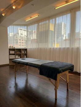  CENTRE【猫背・巻き肩 整体/マシンピラティス/馬車道/関内】【6月NEWOPEN(予定)】の写真/完全個室で心地よい香りに包まれリラックス♪駅近で通いやすい。なりたい姿勢・姿へ導くリラックスサロン。