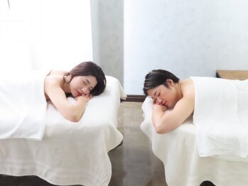 リンガ(Ringa)の写真/16時以降男女ペアの来店OK！（予約の際は電話予約必須）仲良く同じ部屋での施術が受けられます♪