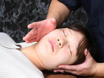 ビーワンセルフ(美.oneself)の写真/エラ張り・食いしばり・たるみケアも土台から◆頭蓋骨調整で深層から引き上げる、定着型の根本プロデュース