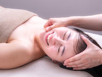 小顔フェイスラボ 南森町店(小顔 Face Labo.)の写真/【結果重視の小顔&整体コルギサロン】究めの技◆コルギ×独自の整体技術で美小顔!＜“超絶”小顔体験！＞