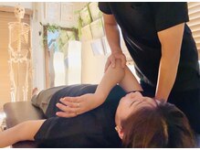 ボディ リセット アンド デザイン(Body Reset & Design)の雰囲気(酷い肩こり、猫背、巻肩を改善し、呼吸も深くゆっくり眠れます♪)