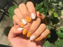 ネイルズ ララ(nails Lala)/マスタードカラー。