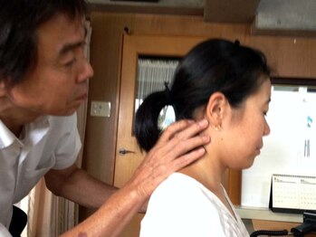 アトラス ストレートカイロプラクティック/上部頚椎の変位を探ります♪