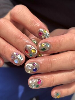 エム ネイル(emu nail)の写真/【爪が伸ばせない方でも美爪に♪】短い爪派には個性派デザインショートネイル◎ライブやイベントでも輝く★