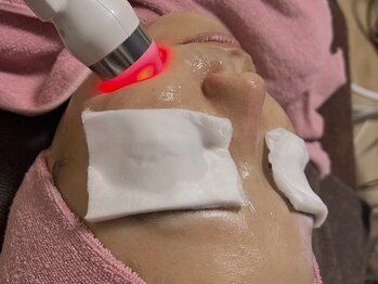 サロン エムイー(Salon ME)の写真/【毛穴を綺麗にして小顔効果も◎】黒ずみ・毛穴の開きが気になる方に♪都度払いで自分のペースで通えます！