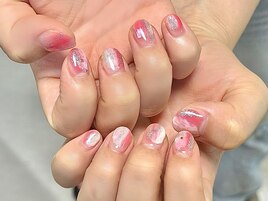 キラキラピンクニュアンスネイル